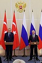 По завершении российско-турецких переговоров Владимир Путин и Реджеп Тайип Эрдоган сделали заявления для прессы.