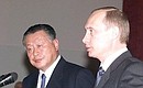 President Putin and Japanese Prime Minister Yoshiro Mori at a joint news conference.