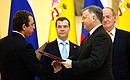 Russian Railways CEO Vladimir Yakunin and Executive Director of Patentes Talgo SL Jose Maria de Oriol Fabra (left) signed a cooperation agreement in the presence of Dmitry Medvedev and King Juan Carlos I of Spain.