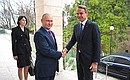 С Премьер-министром Греции Кириакосом Мицотакисом перед началом двусторонних переговоров.