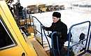 Осмотр горнодобывающей техники во время посещения Кедровского угольного разреза.