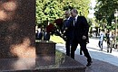Vladimir Putin and President of Uzbekistan Islam Karimov laid flowers at the monument to Alexander Pushkin.