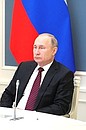Владимир Путин в режиме телемоста дал команду к началу полномасштабного освоения Харасавэйского газового месторождения.