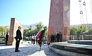 В ходе церемонии возложения венка к мемориалу погибшим в ходе трагических событий 1916 года. Фото: Павел Бедняков, РИА «Новости»