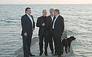 С Председателем Европейской комиссии Жозе Мануэлом Баррозу (слева), Высоким представителем ЕС по общей внешней политике и безопасности Хавьером Соланой (справа на заднем плане) и Федеральным канцлером Австрии Вольфгангом Шюсселем.