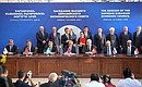На церемонии подписания Соглашения о свободной торговле между Евразийским экономическим союзом и его государствами – членами и Республикой Сингапур, а также Рамочного соглашения о всеобъемлющем экономическом сотрудничестве между Евразийским экономическим союзом и его государствами – членами и Республикой Сингапур.