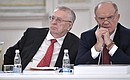 Лидер КПРФ Геннадий Зюганов (справа) и лидер ЛДПР Владимир Жириновский на заседании Государственного совета.