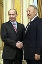 Перед началом переговоров с Президентом Казахстана Нурсултаном Назарбаевым.