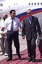 President Putin and Turkmen President Saparmurat Niyazov at the airport.