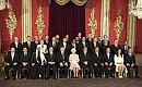 На приёме от имени Королевы Великобритании Елизаветы II в честь глав государств и правительств «Группы двадцати». www.londonsummitpics.org.uk 