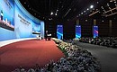 На заседании сессии в рамках Делового саммита форума «Азиатско-тихоокеанское экономическое сотрудничество» на тему «Значение АТР для России».