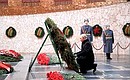 On the 80th anniversary of the victory in the Battle of Stalingrad, Vladimir Putin laid a wreath at the Eternal Flame in the Hall of Military Glory on Mamayev Kurgan. Photo: Press Office of the Volgograd Region Governor