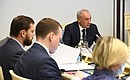 Заместитель Руководителя Администрации Президента Магомедсалам Магомедов провёл заседание президиума Совета при Президенте по межнациональным отношениям.
