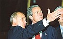 С Президентом США Джорджем Бушем во время осмотра экспозиции Русского музея.