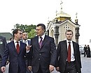 С Президентом Украины Виктором Януковичем во время посещения Крестовоздвиженского храма Киево-Печерской лавры.