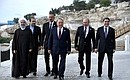 По завершении саммита «каспийской пятёрки» главы государств совершили прогулку по набережной Каспия.