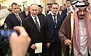 Владимир Путин преподнёс в дар Королю Саудовской Аравии Сальману бен Абдель Азизу Аль Сауду камчатского кречета.