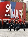 Перед началом военного парада, посвящённого 66-й годовщине Победы в Великой Отечественной войне.