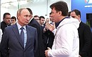 Vladimir Putin visited the Russian Popular Front space at the International Volunteer Forum. With Deputy Head of the Russian Popular Front Executive Committee Dmitry Polikanov.