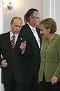 Перед началом заседания глав государств и правительств «Группы восьми» с Федеральным канцлером Германии Ангелой Меркель.