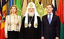 Дмитрий и Светлана Медведевы поздравили Патриарха Московского и всея Руси Кирилла с Днём тезоименитства.