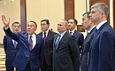 С Президентом Казахстана Нурсултаном Назарбаевым (слева) во время осмотра выставок «Развитие транспортно-логистического потенциала евразийского пространства» и «Астана-ЭКСПО-2017».