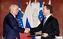 По итогам российско-узбекистанских переговоров Дмитрий Медведев и Ислам Каримов приняли совместное заявление.
