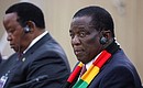 Президент Зимбабве Эммерсон Дамбудзо Мнангагва и Министр иностранных дел 
и международной торговли Республики Зимбабве Фредерик Шава (слева). Фото: Егор Алеев, ТАСС