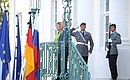 Перед началом российско-германских переговоров. С канцлером ФРГ Ангелой Меркель.