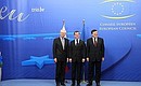 С Председателем Европейского совета Херманом Ван Ромпёем (слева) и Председателем Еврокомиссии Жозе Мануэлом Баррозу.