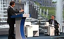 На Петербургском международном экономическом форуме. Выступление Президента Франции Николя Саркози.