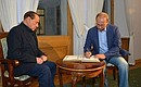 Владимир Путин и Сильвио Берлускони оставили записи в книге почётных гостей Ливадийского дворца.