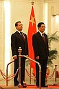 С Председателем КНР Ху Цзиньтао во время церемонии официальной встречи.