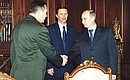 С Министром обороны Сергеем Ивановым (в центре) и начальником Генерального штаба Вооруженных Сил Анатолием Квашниным.