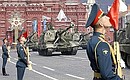 Военный парад в честь 63-й годовщины Победы в Великой Отечественной войне. Фото Александра Юрьева