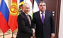 С Президентом Республики Таджикистан Эмомали Рахмоном перед началом неформальной встречи глав государств СНГ. Фото ТАСС