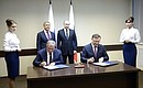 Vladimir Putin and Head of Tatarstan Rustam Minnikhanov witness the signing of an agreement by KAMAZ Director General Sergei Kogogin and Rosneft CEO Igor Sechin on strategic partnership between the two companies, and Rosneft placing an order for the delivery of 1,000 pieces of equipment produced by KAMAZ.