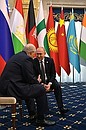 По завершении саммита Шанхайской организации сотрудничества. Краткая беседа с Президентом Белоруссии Александром Лукашенко.
