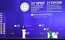В ходе пленарного заседания XXV Петербургского международного экономического форума. Фото: Сергей Бобылёв, ТАСС