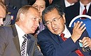 President Putin with Malaysian Prime Minister Mahathir Mohamad during the signing of Russian-Malaysian documents.