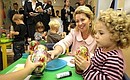Во время посещения Русского детского центра «Матрёшка» в Цюрихе.