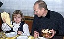 Владимир Путин побывал в гостях в одном из домов села Лузино.