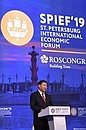 Председатель Китайской Народной Республики Си Цзиньпин на пленарном заседании Петербургского международного экономического форума.