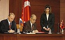 Подписание совместных документов с Президентом Турции Ахметом Сезером.