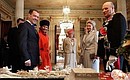 В рамках официальной церемонии встречи в королевском дворце состоялся обмен подарками между Президентом России и Королём Норвегии.