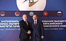 With Prime Minister of Armenia Nikol Pashinyan before the Supreme Eurasian Economic Council meeting. Photo: TASS