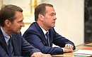 Председатель Государственной Думы Сергей Нарышкин и Председатель Правительства Дмитрий Медведев на совещании с постоянными членами Совета Безопасности.