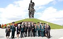 С ветеранами Великой Отечественной войны – участниками церемонии открытия Ржевского мемориала Советскому солдату.