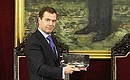Из рук мэра испанской столицы Дмитрий Медведев получил золотой ключ Мадрида.
