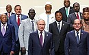 Совместное фотографирование глав делегаций – участников второго саммита Россия – Африка. Фото: Сергей Бобылёв, ТАСС